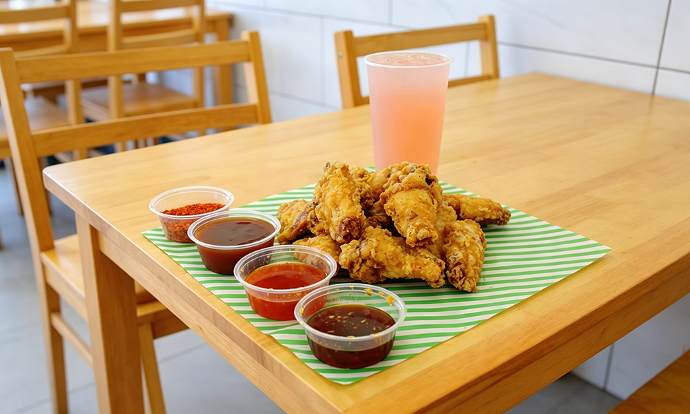 Crispy fried chicken wings with assorted dipping sauces at 5PM MOMENTS, an Asian Fusion Bento restaurant in New Port Richry