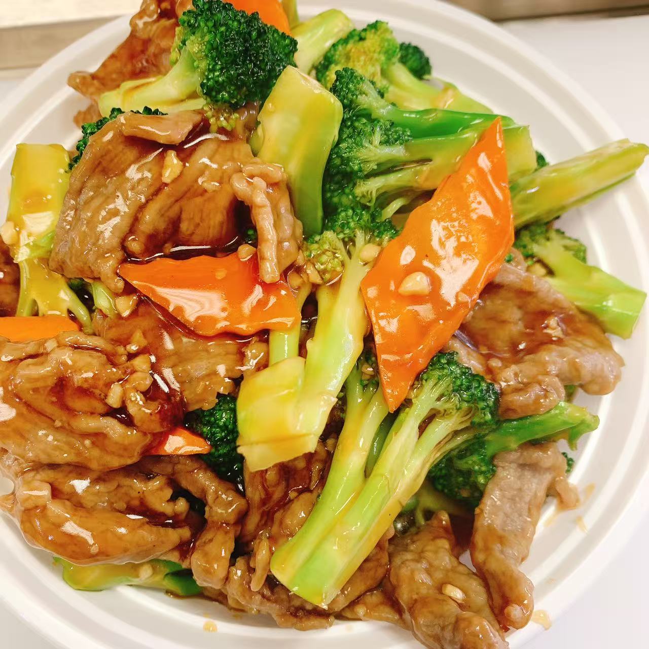 No.1-Chinese-Food-Chinese-Restaurant-Vegetable-And-Meat-Slices-Jackson Tender beef slices stir - fried with broccoli and carrots at No.1 Chinese Food, a Chinese Restaurant in Jackson.