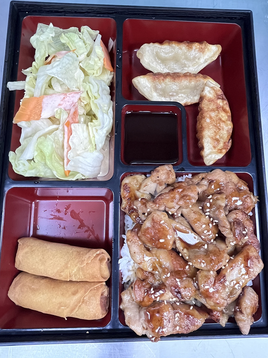 chicken teriyaki bento box at Akai Teriyaki，a Asian Restaurant in Pomona