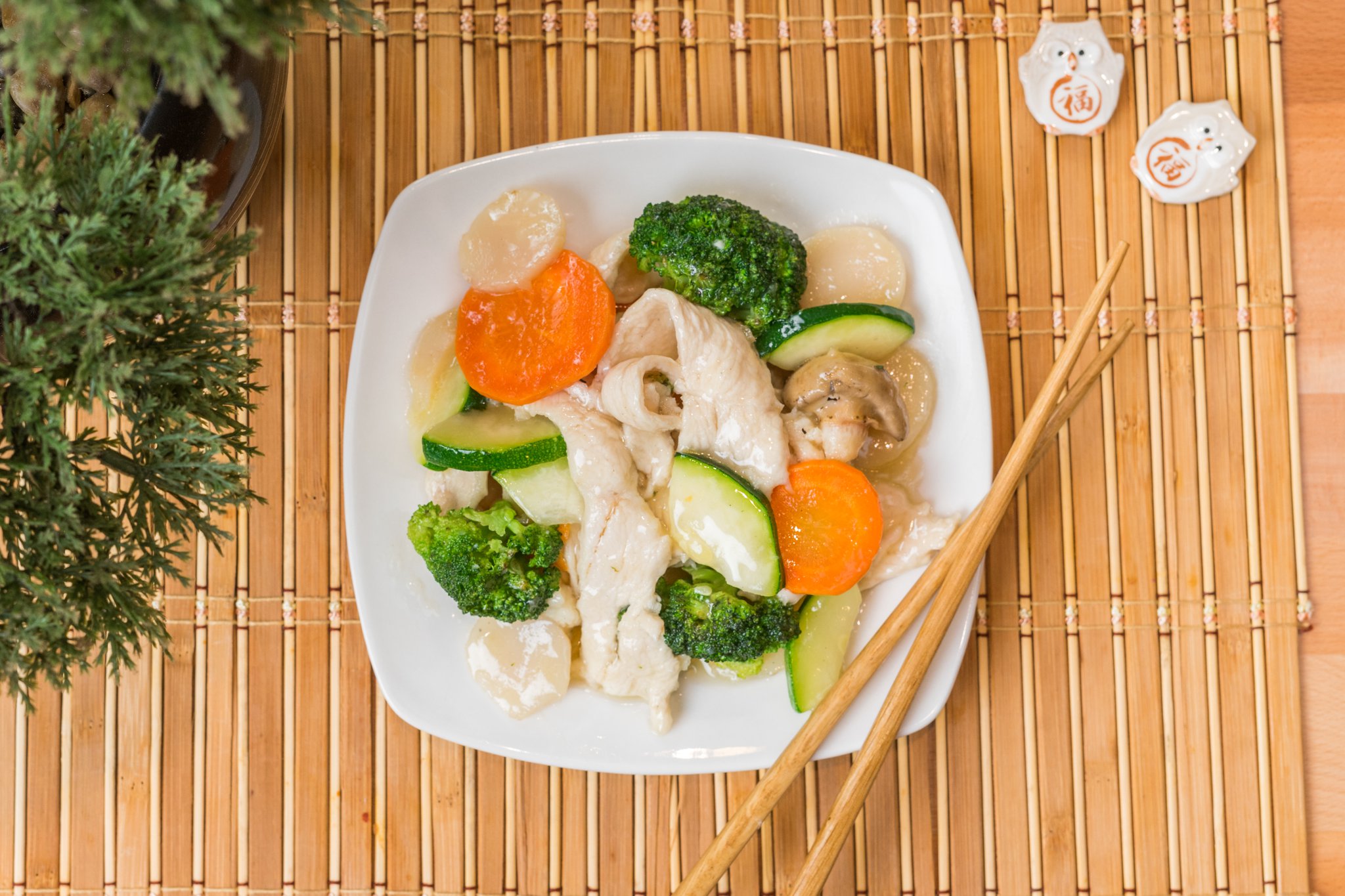 Light chicken stir-fry with broccoli and veggies
