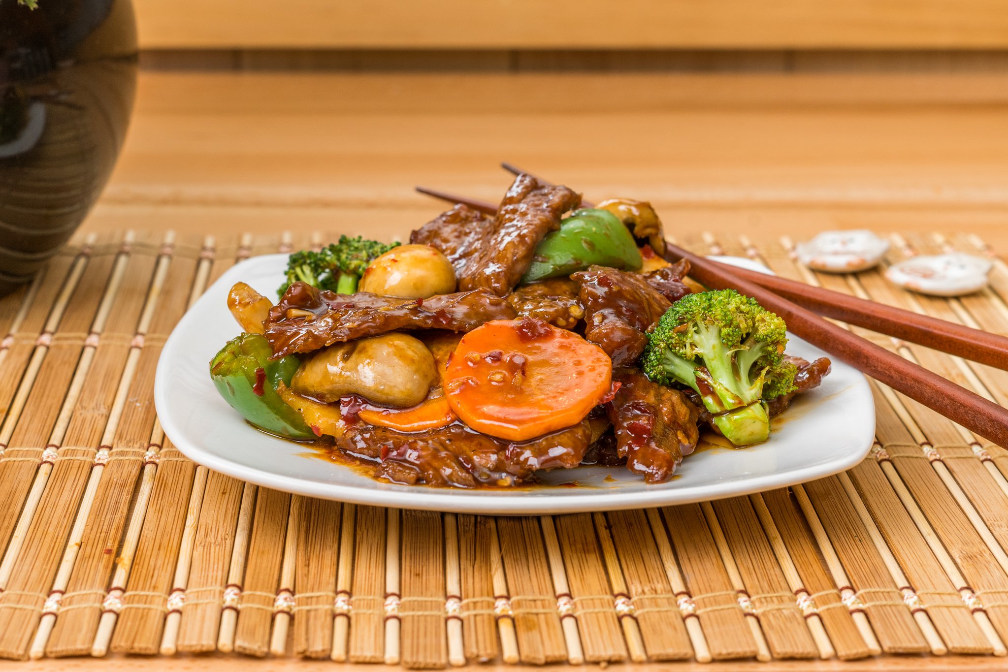 Spicy mongolian beef stir-fried with mixed vegetables