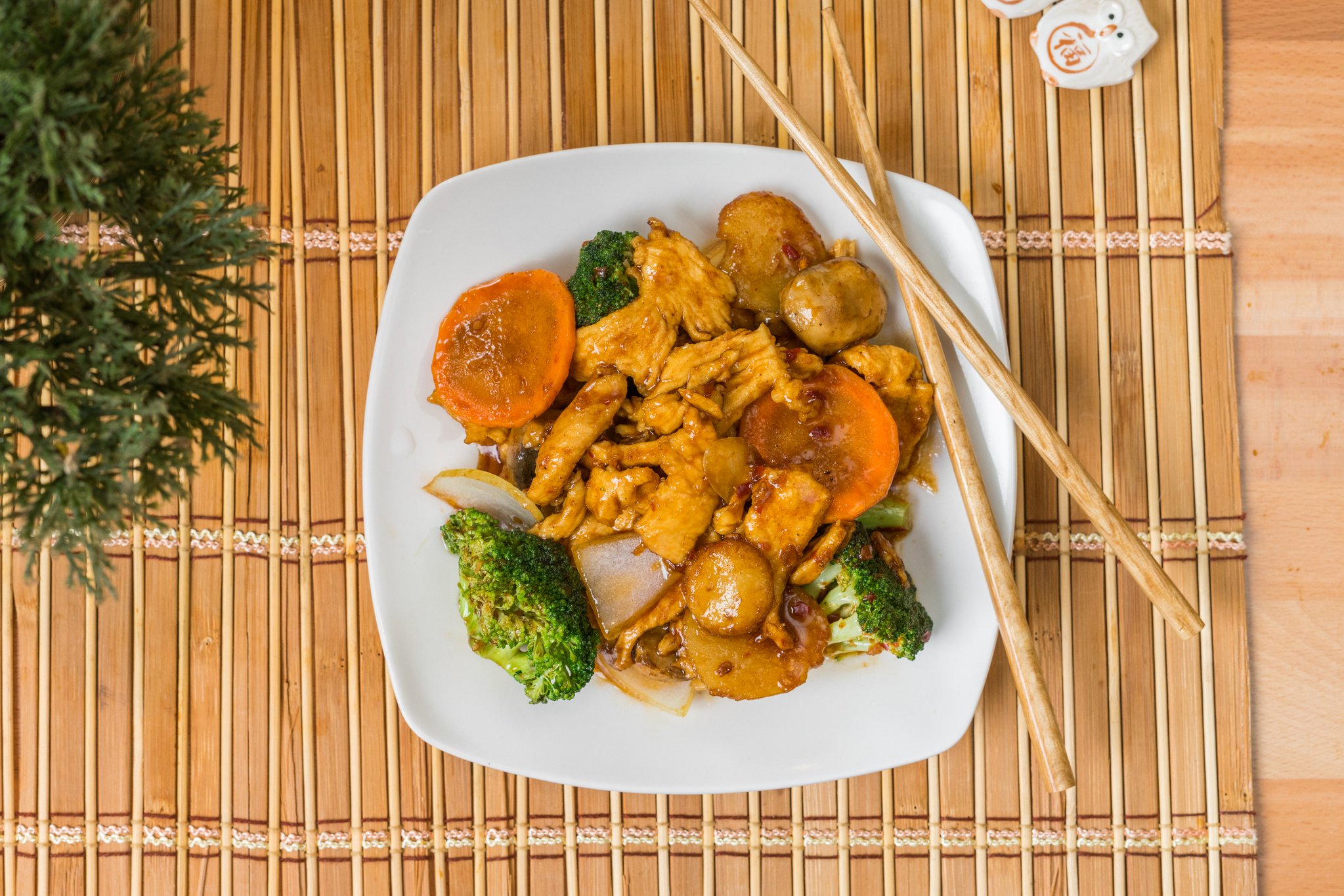 Spicy stir-fried chicken with mixed vegetables