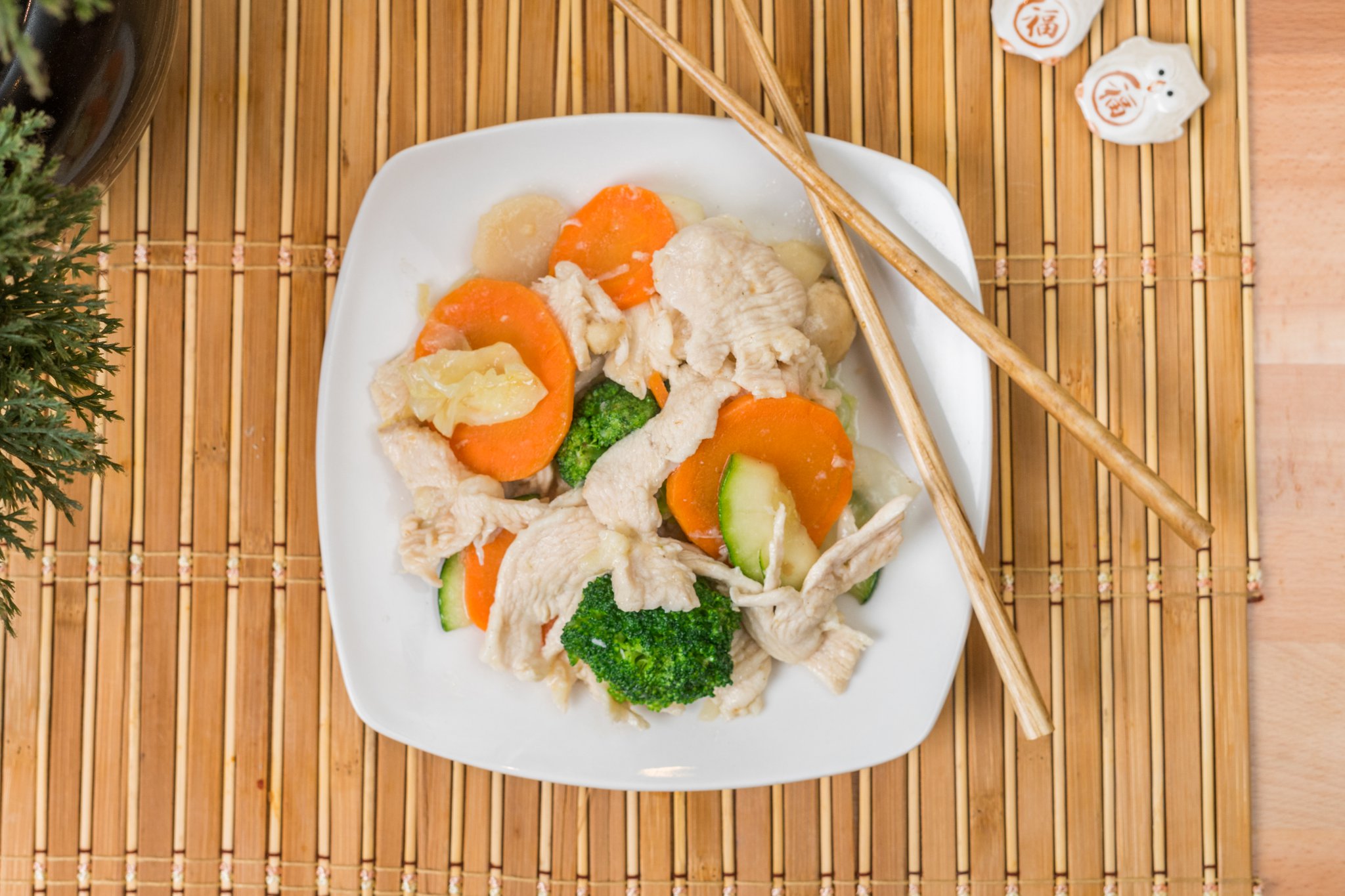 Steamed chicken breast with mixed fresh vegetables