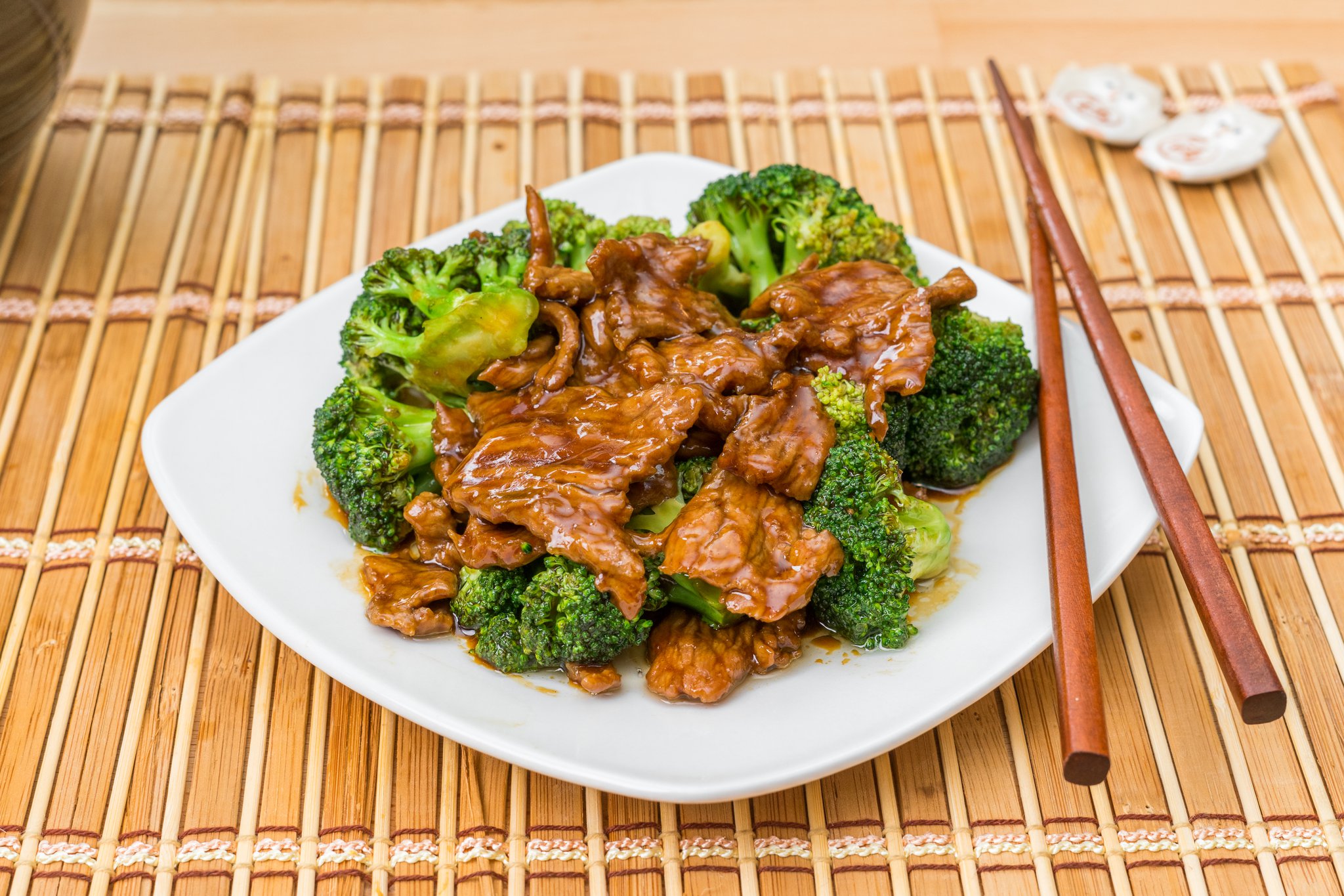 Stir-fried beef with broccoli in savory brown sauce