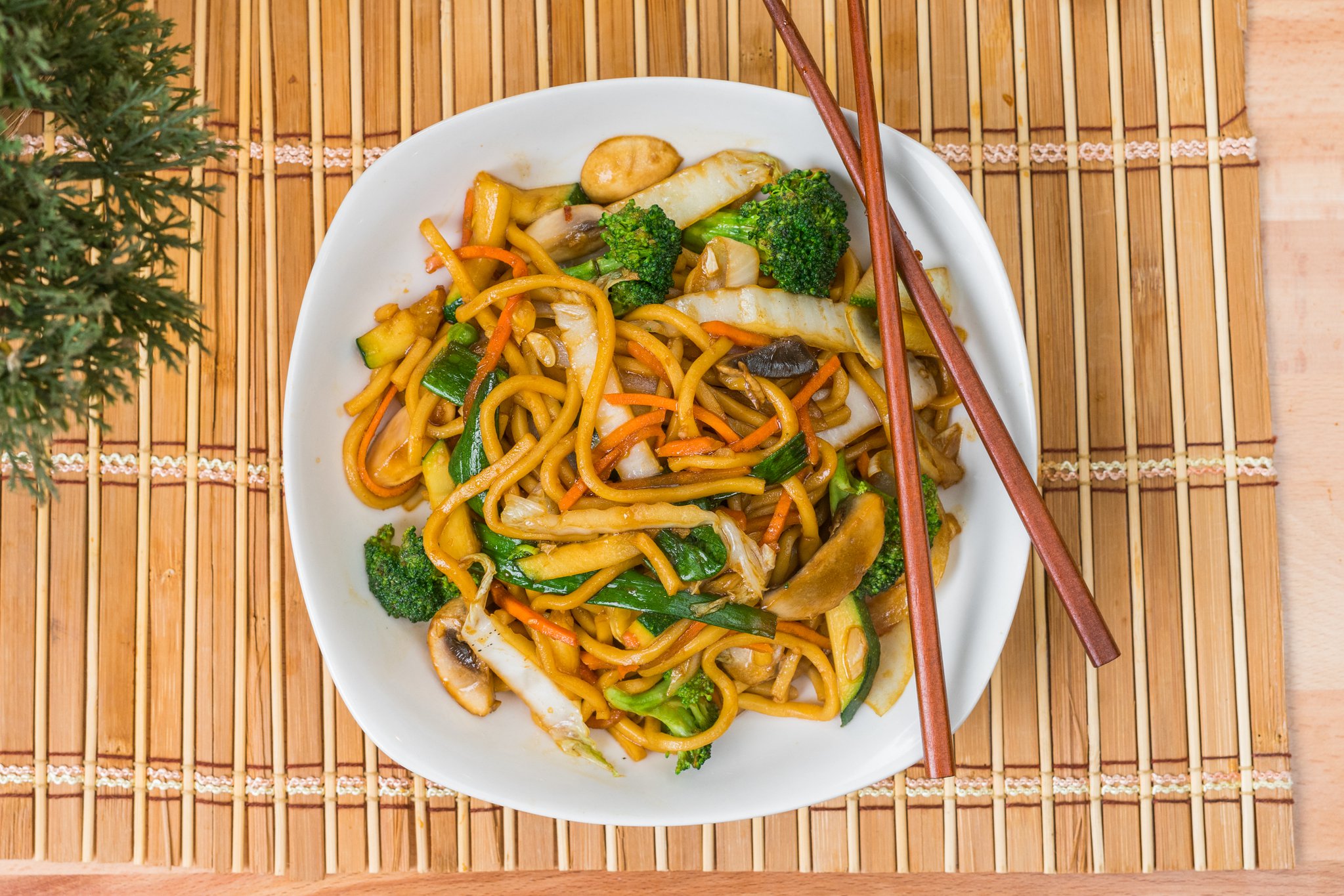 Vegetable lo mein stir-fried with assorted fresh vegetables