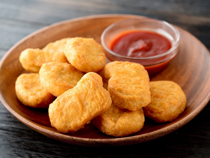 Crispy chicken nuggets with tomato dipping sauce