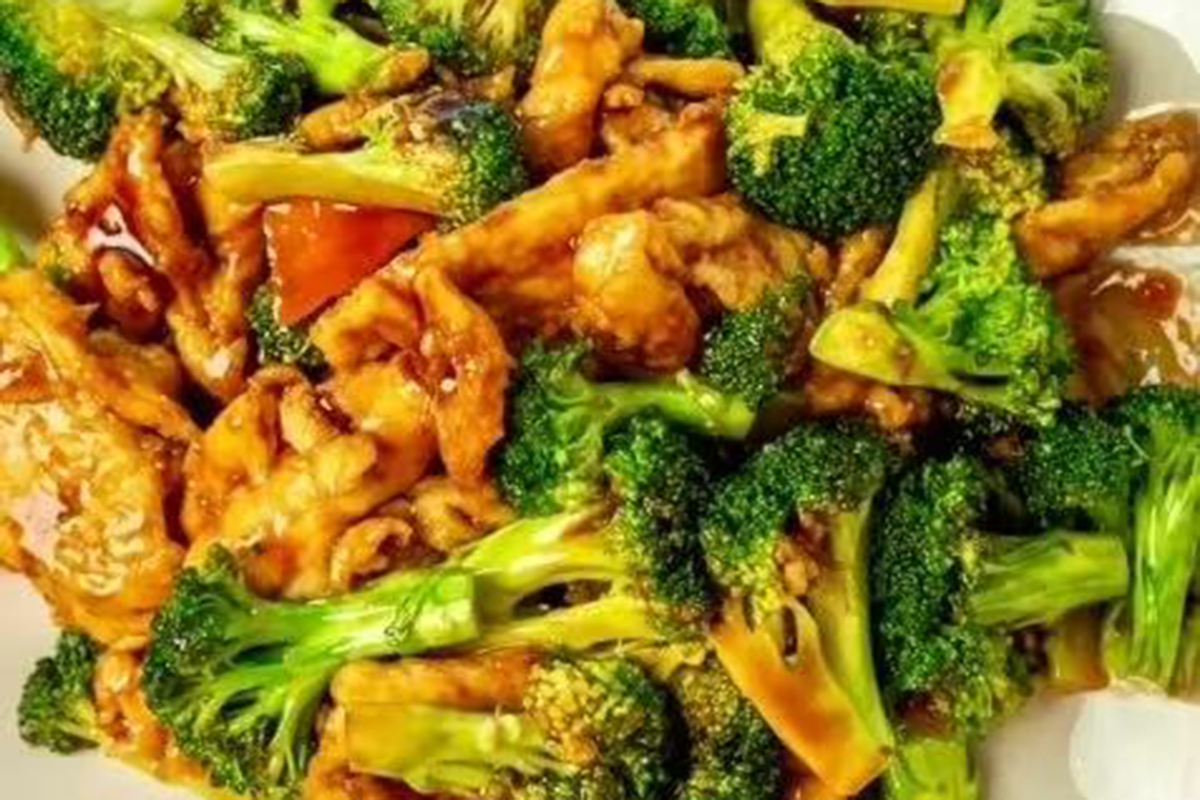 Chicken with Kale at Bamboo Court，a Chinese Restaurant in Vero Beach