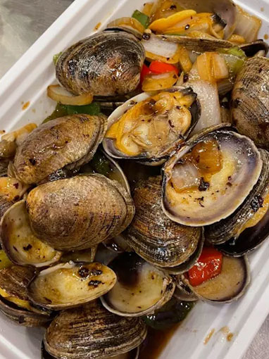 Spicy stir-fried clams with bell peppers and onions in black bean sauce at Canto House, a Chinese restaurant in Philadelphia