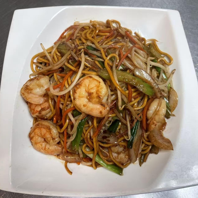 Stir-fried noodles with fresh shrimp and veggies at Chef Zhao，a Chinese Restaurant in Portland