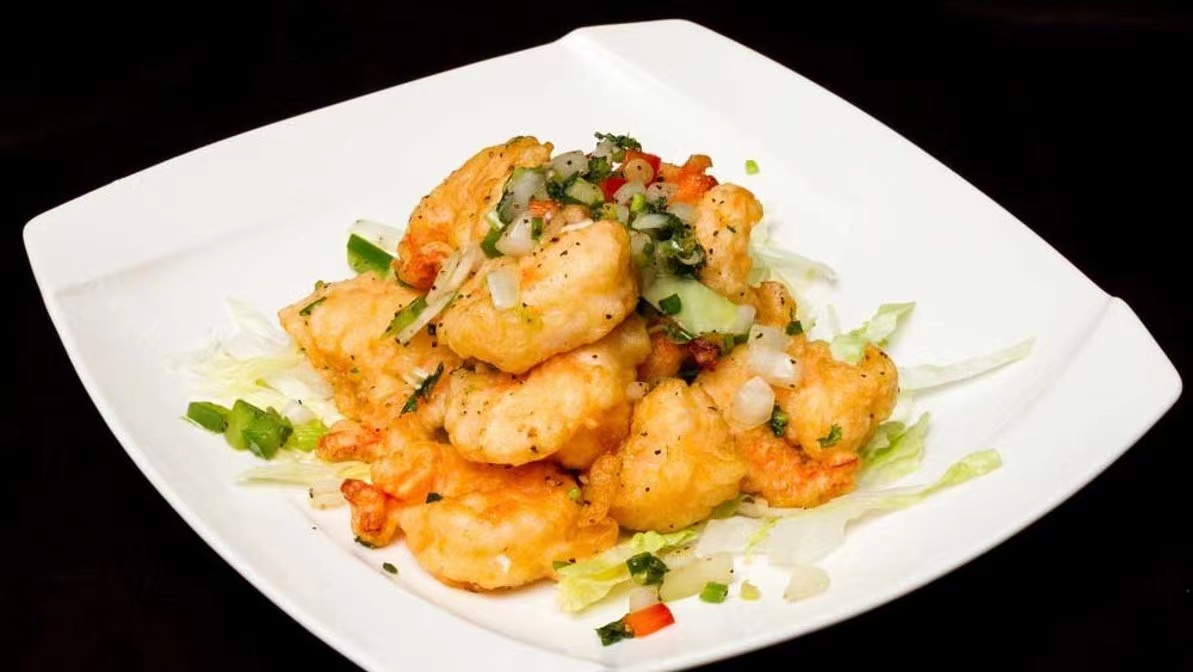 Crispy fried shrimp mixed with diced onion and green pepper