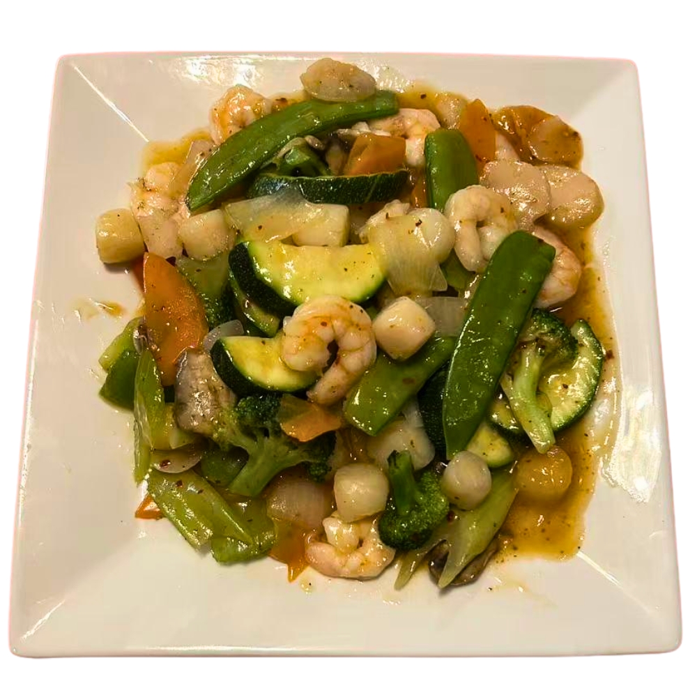 Chen’s-Family-Dish-Six-Wok-&-Bar-Chinese-Restaurant-Seafood-with-Vegetables-Salem Fresh seafood and veggies in tasty sauce at Chen's Family Dish Six Wok & Bar, a Chinese Restaurant in Salem