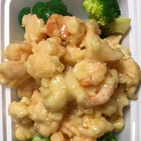 Chinatown-Chinese-Restaurant-Shrimp-balls-Griffith Shrimp balls in cream sauce, served with broccoli, creamy white and appealing at Chinatown Chinese Restaurant, a Chinese Restaurant in Griffith