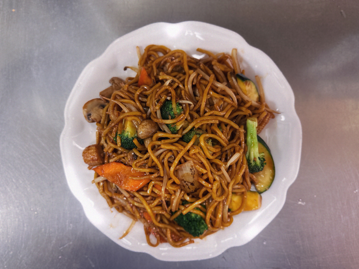 Fried noodles mixed with various vegetables at Chinese #1 Kitchen，a Chinese Restaurant in Chicago