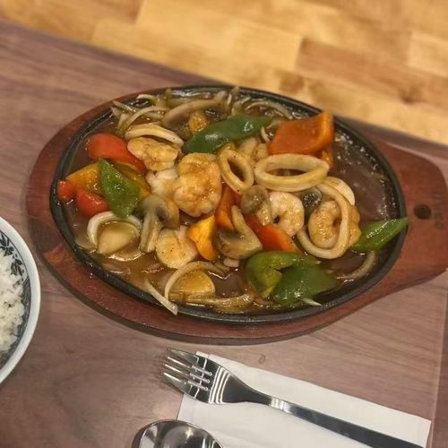 Chop-Bento-Asian-Restaurant-Teppan-Style-Sizzling-Plat-Oxford Coated in a thin batter and stir-fried with garlic,onions,fresh vegetables and ciantro tor added flavor and aroma.