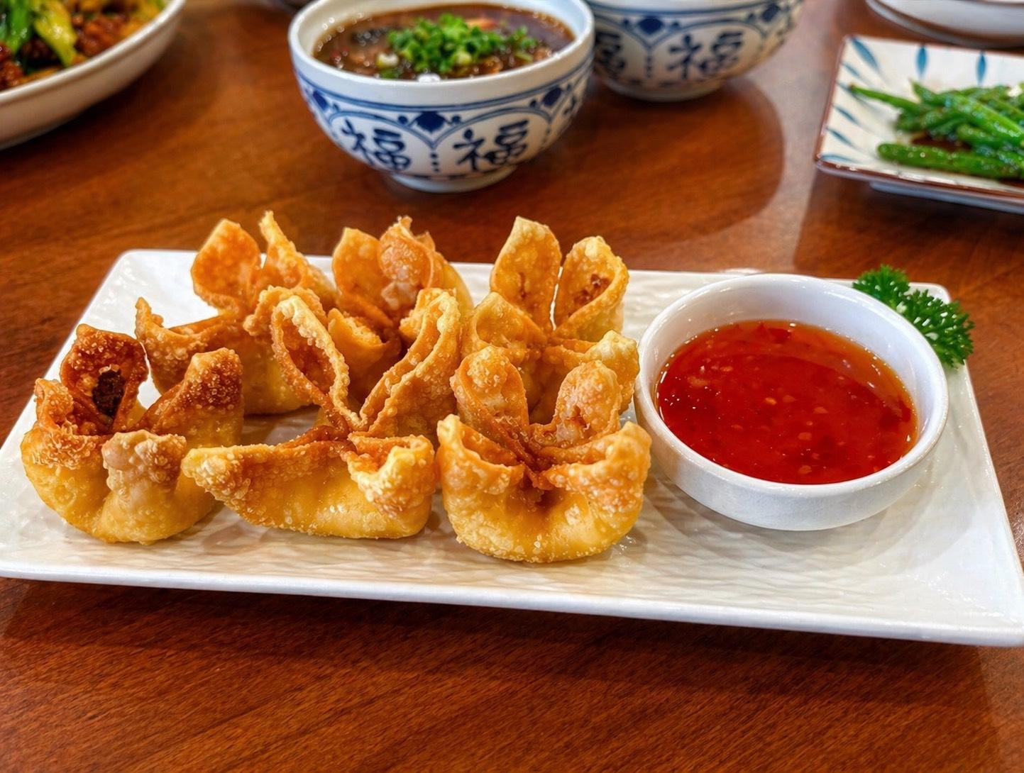 Fried wontons with sweet chili dipping sauce at Chop Bento, a Asian Restaurant in Oxford