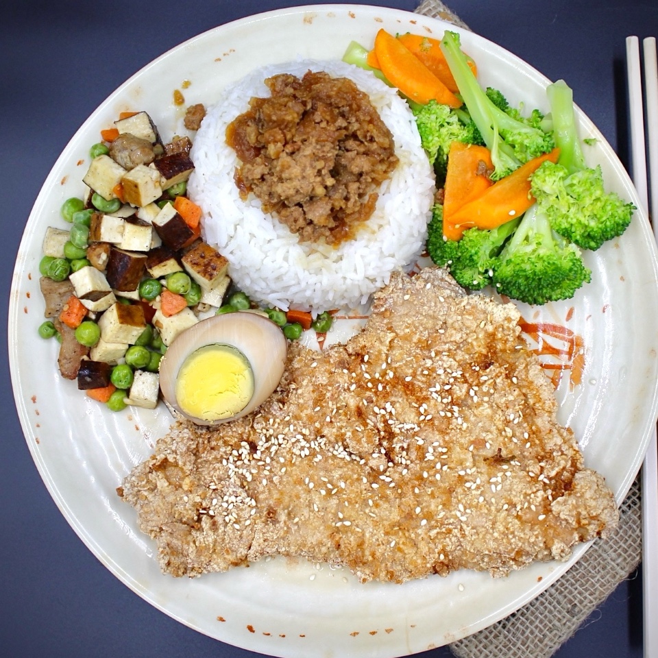 Coco’s-Cafe-Chinese-Taiwanese-Restaurant-Crispy-Pork-Chop-Rice-Plate-Sugar-Land Rice plate with crispy pork chop, minced meat and veggies at Coco's Cafe, a Chinese Taiwanese Restaurant in Sugar Land