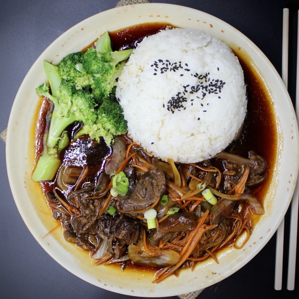 Coco’s-Cafe-Chinese-Taiwanese-Restaurant-Beef-with-Rice-Sugar-Land Beef with rice, broccoli and mushrooms in savory sauce at Coco's Cafe, a Chinese Taiwanese Restaurant in Sugar Land