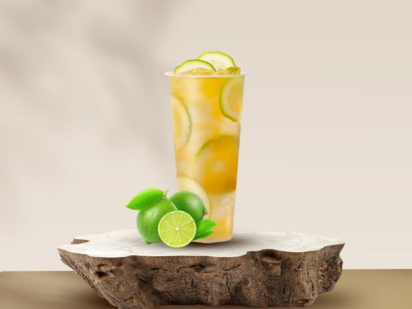 Green lemon tea with fresh lime slices at Crispy Burger, a Fast - Food Restaurant in Cut Off