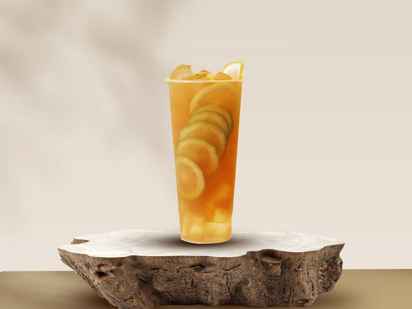 Ya - Shi lemon tea with lemon slices at Crispy Burger, a Fast - Food Restaurant in Cut Off