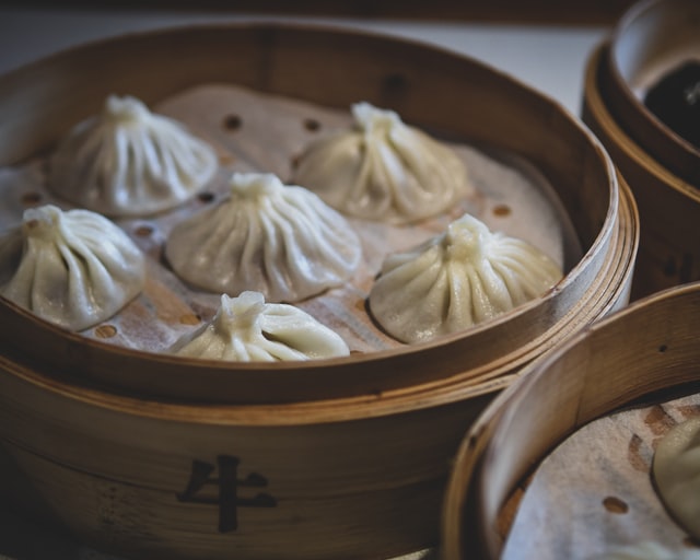 Steamed dumplings arranged in bamboo baskets