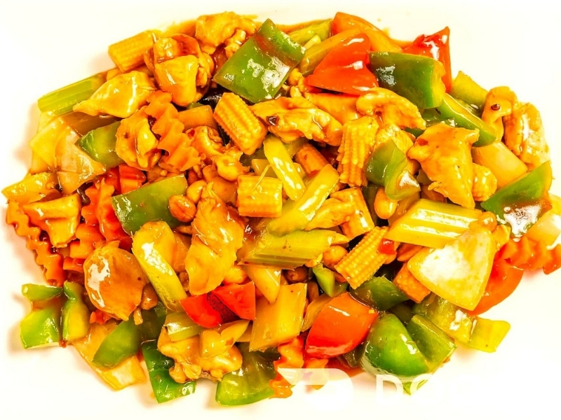 Chicken stir-fried with veggies, peanuts and spicy sauce at Dragon 88, a Chinese Restaurant in Conception Bay South