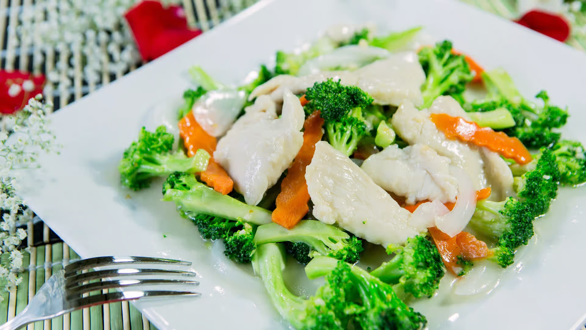 Chicken w.Broccoli at Dragon Palace, Chinese Restaurant in Tinley Park