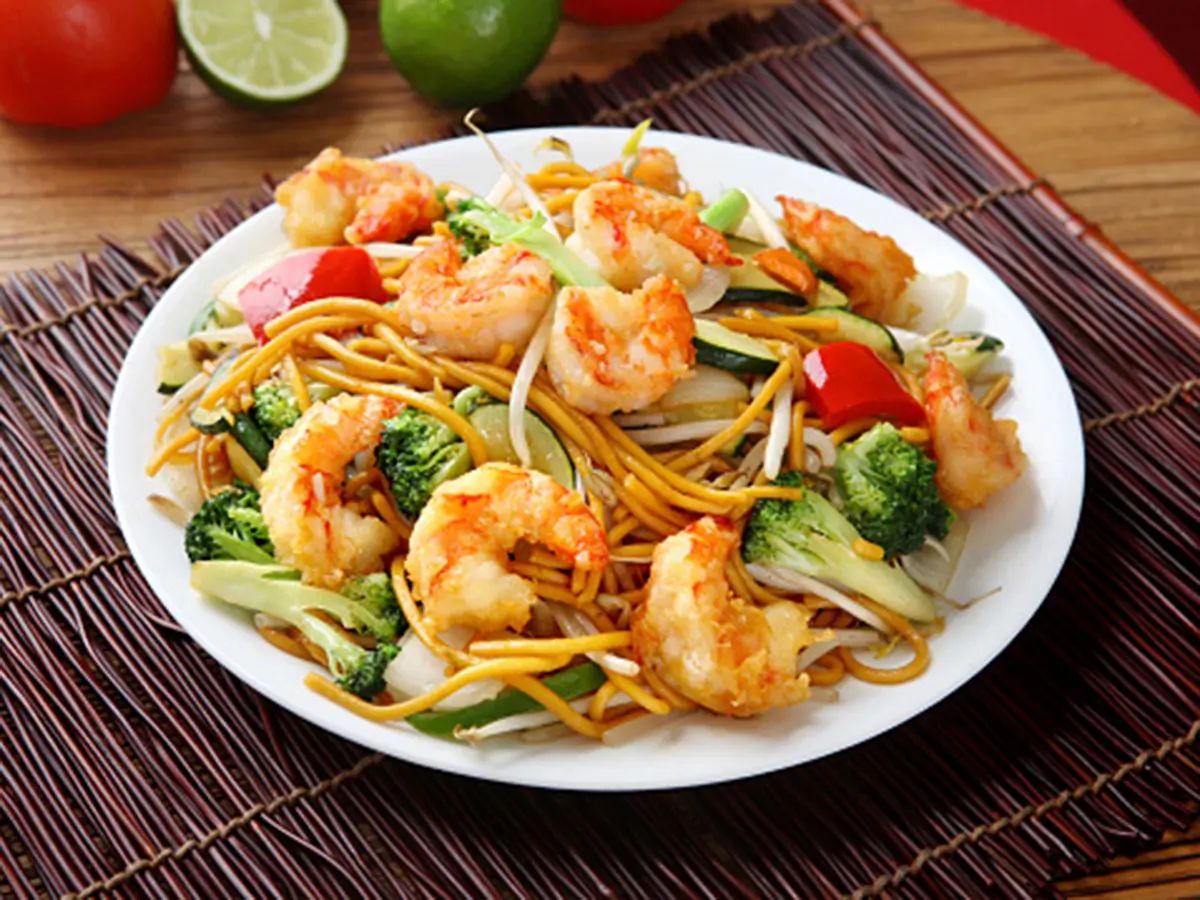 shrimp lo mein at Dragon 88, a Chinese Restaurant in New York