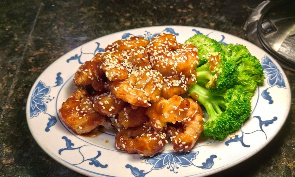 Sesame chicken with broccoli in sweet sauce at Tong's Hunan Restaurant, a Chinese Restaurant in Northbrook