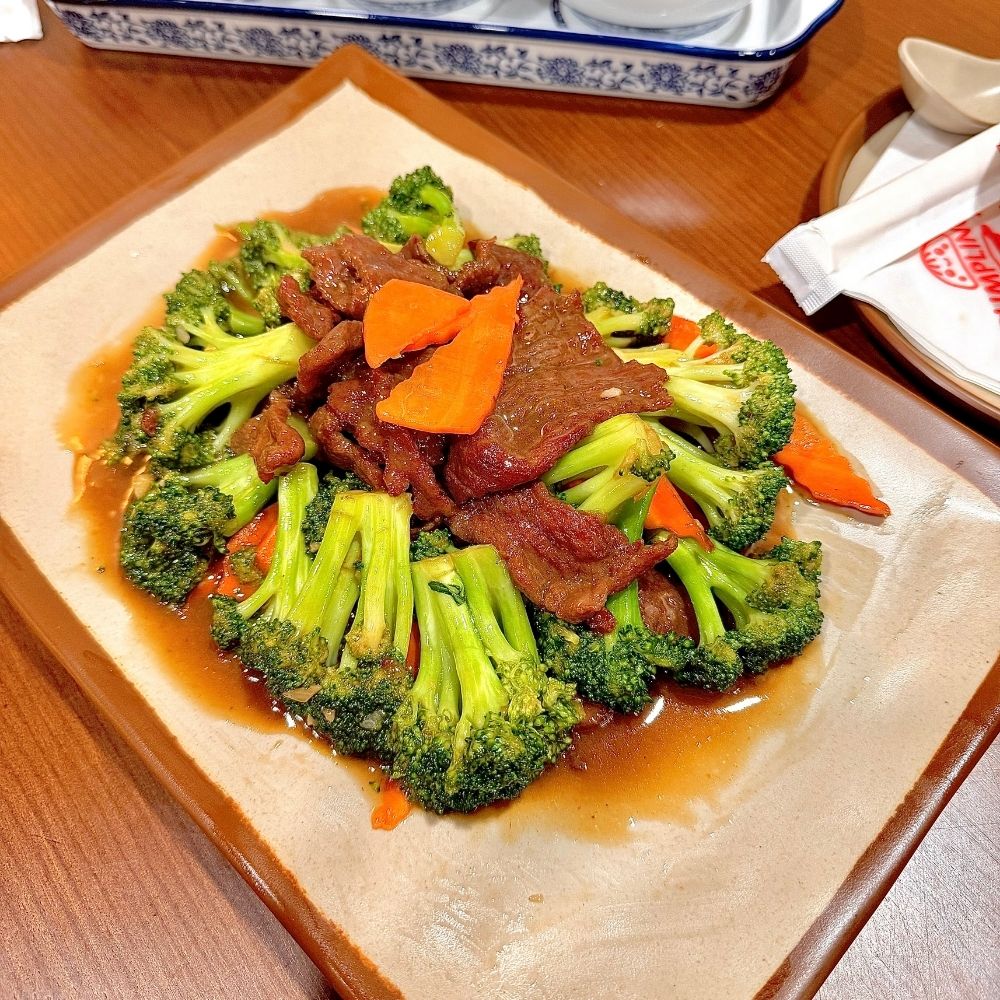 Beef stir-fried with broccoli and garlic at Dumpling U, a Chinese Restaurant in Fresno