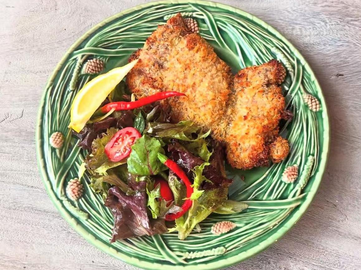 Crispy chicken with mixed salad and lemon wedge at EatGrand, a Japanese Restaurant in Los Angeles