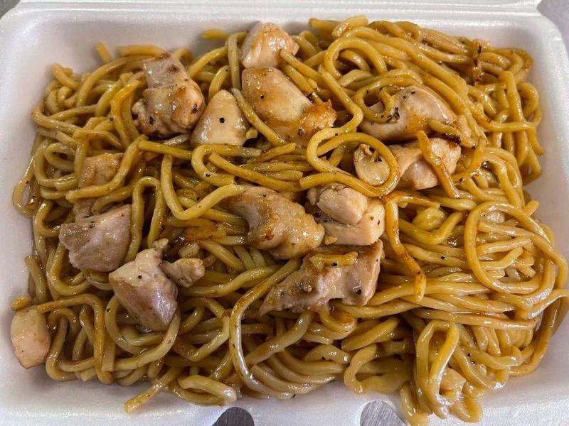EZ-YUMMY-FOOD-Asian-Restaurant-Chicken-lo mein-Ahoskie Chicken and noodles stir - fried together, placed in a foam box at EZ YUMMY FOOD, a Asian Restaurant in Ahoskie