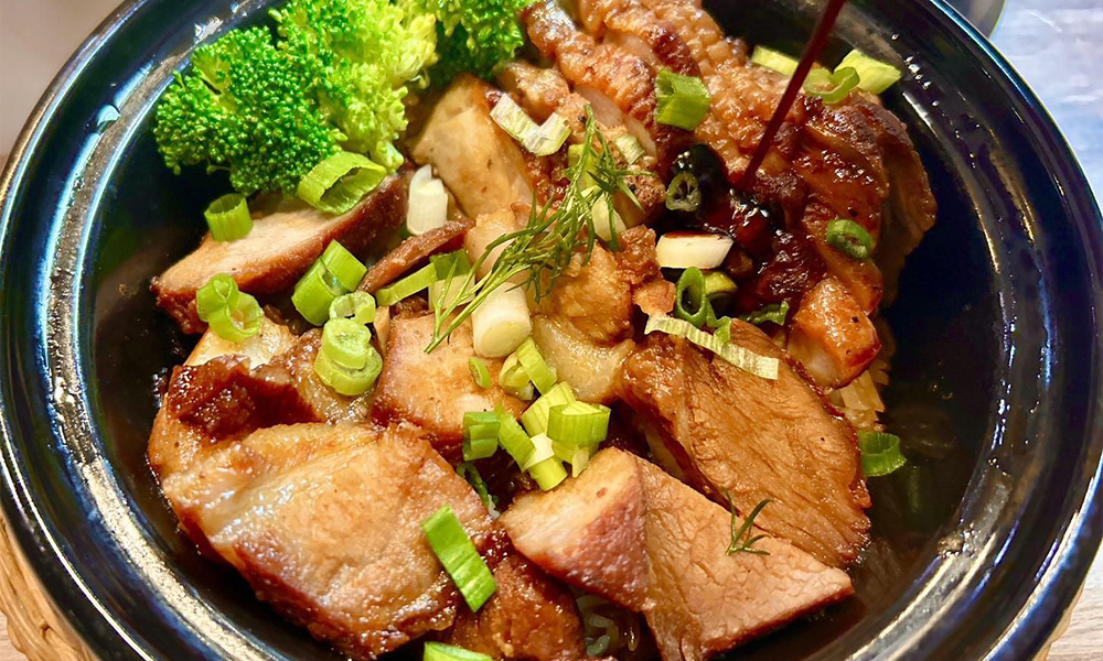 Fennel-Bistro-Clay-Pot-Rice-Chinese-restaurant-Black-Bean-Sauce-Pork-Rib-City-of-Industry Black Bean Sauce Pork Rib - Pork ribs in black bean sauce over rice at Fennel Bistro Clay Pot Rice 茴香煲仔饭,a Chinese restaurant in City of Industry