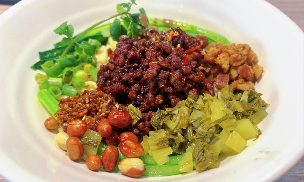Fennel-Bistro-Clay-Pot-Rice-Chinese-restaurant-Mixed-Sauce-Dry-Noodle-City-of-Industry Mixed Sauce Dry Noodle - Dry noodles with assorted sauces and veggies at Fennel Bistro Clay Pot Rice 茴香煲仔饭,a Chinese restaurant in City of Industry