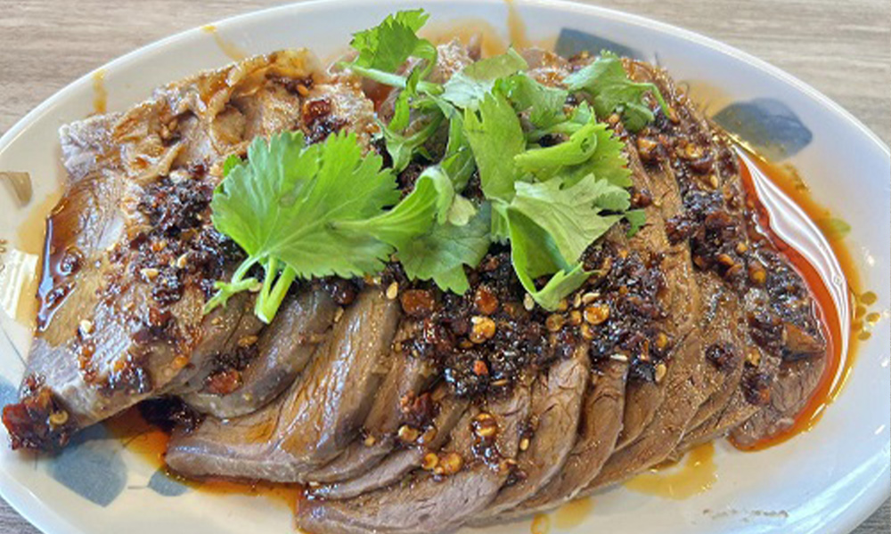 Fennel-Bistro-Clay-Pot-Rice-Chinese-restaurant-Spicy-Beef-City-of-Industry Spicy Beef - Sliced beef with chili sauce and cilantro at Fennel Bistro Clay Pot Rice 茴香煲仔饭,a Chinese restaurant in City of Industry