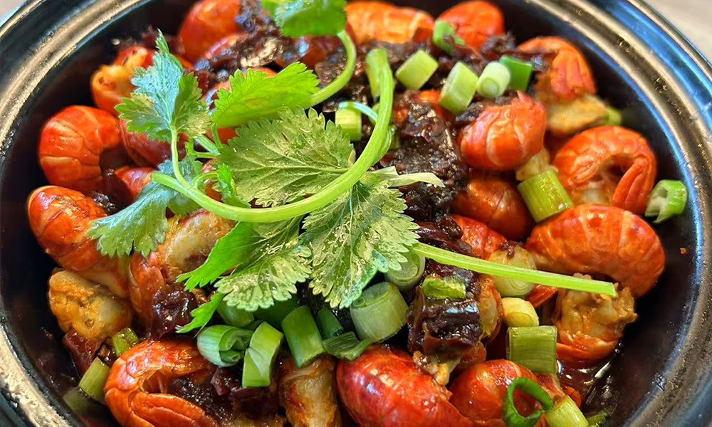 Fennel-Bistro-Clay-Pot-Rice-Chinese-restaurant-Spicy-Crayfish-City-of-Industry Spicy Crayfish - Crayfish stir - fried with chili, scallions and cilantro at Fennel Bistro Clay Pot Rice 茴香煲仔饭,a Chinese restaurant in City of Industry