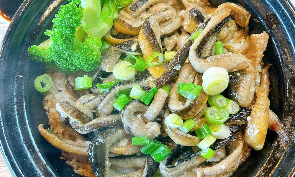 Fennel-Bistro-Clay-Pot-Rice-Chinese-restaurant-Steam-Ricefield-Eel-Clay-Pot-Rice-City-of-Industry Steam Ricefield Eel Clay Pot Rice - Rice with eel, broccoli and scallions at Fennel Bistro Clay Pot Rice 茴香煲仔饭,a Chinese restaurant in City of Industry