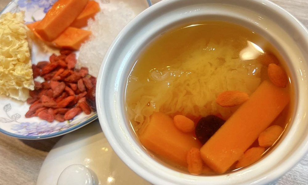 Fennel-Bistro-Clay-Pot-Rice-Chinese-restaurant-Stewed-Snow-w-Papaya-&-Tremella-City-of-Industry Stewed Snow w Papaya & Tremella - Soup with snow fungus, papaya and goji berries at Fennel Bistro Clay Pot Rice 茴香煲仔饭,a Chinese restaurant in City of Industry