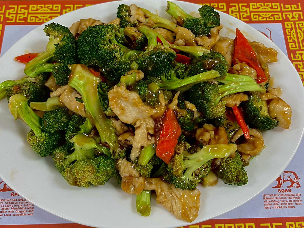 Fortune-Garden-Chinese-restaurant-Broccoli-Chicken-Stir-Fry-Soledad Stir - fried chicken with broccoli and red peppers at Fortune Garden, a Chinese restaurant in Soledad