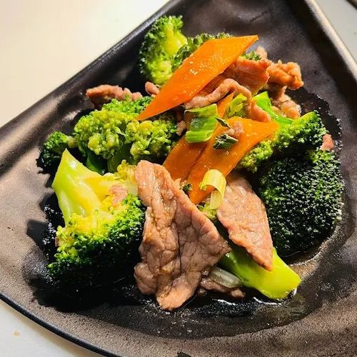 Beef with broccoli at Fujiyama Sushi à Volonté Asian Restaurant in Granby
