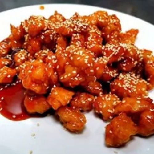 Sweet and sour chicken chunks sprinkled with white sesame at Fusion Express chinatown, Chinese Restaurant in East Hampton