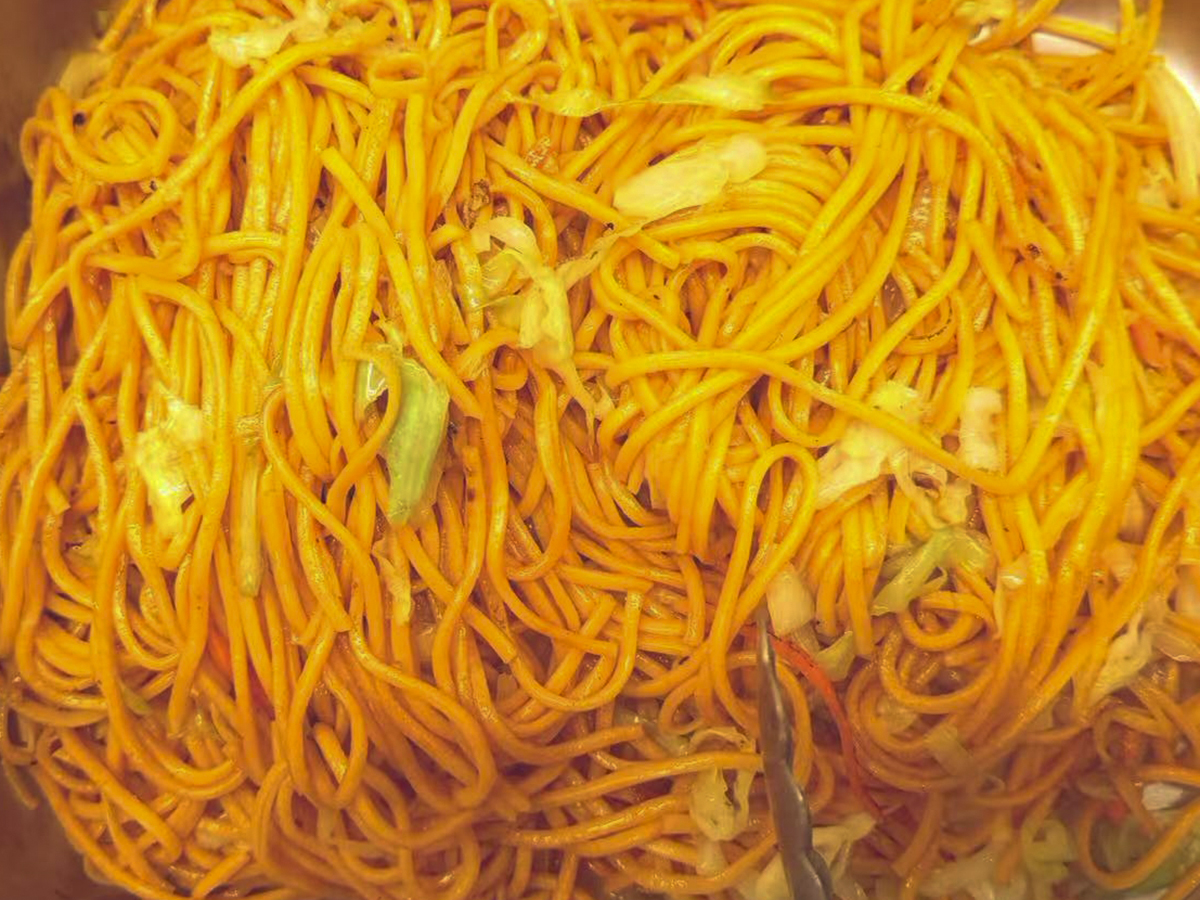 Golden-Dragon-Asian-Fusion-Restaurant-Fried-Noodles-Newman A plate of fried noodles with vegetables at Golden Dragon,a Asian Fusion Restaurant in Newman