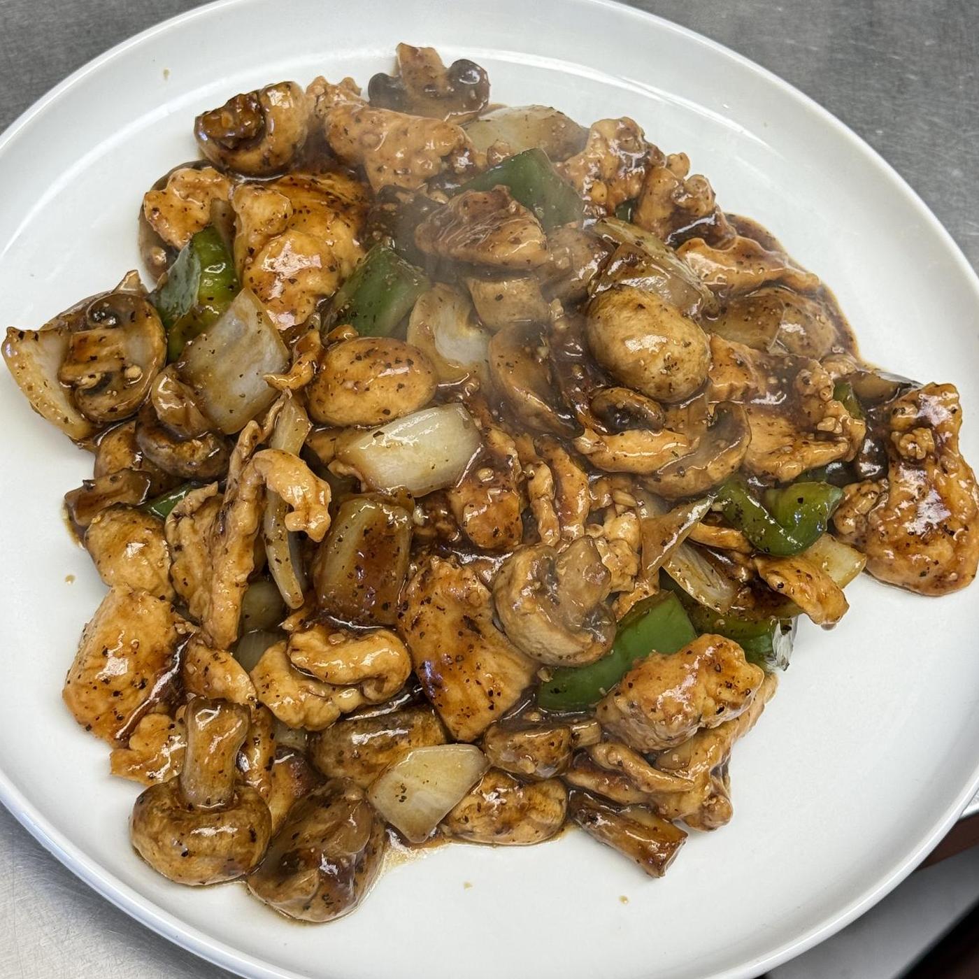 Black pepper chicken with mushroom and green pepper at Golden Garden, a Chinese Restaurant in Sacramento