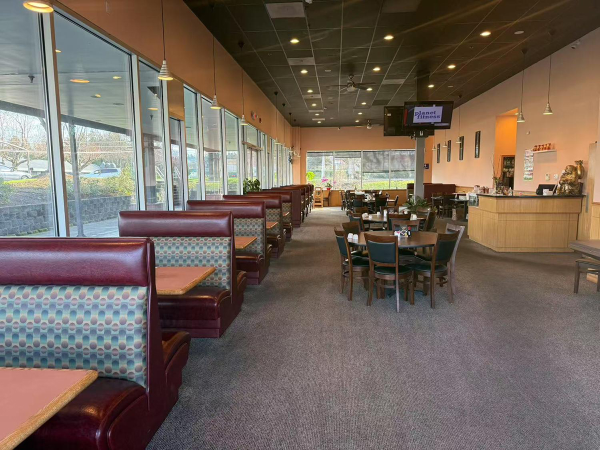 featuring booth seating and dining tables at Good World Chinese Restaurant & Lounge, a Chinese Restaurant in Portland