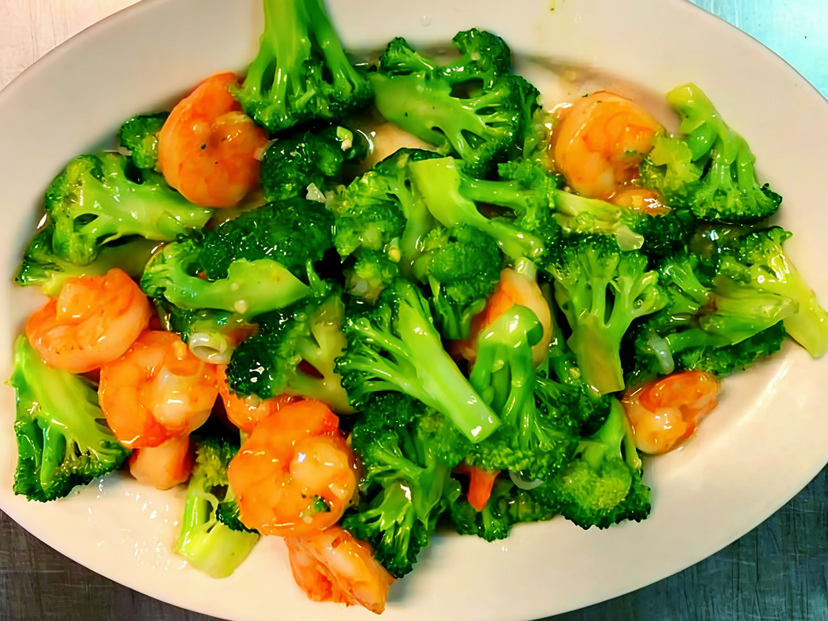 Stir-fried shrimp and broccoli in a light sauce at Gourmet House，a Chinese Restaurant in Algonquin