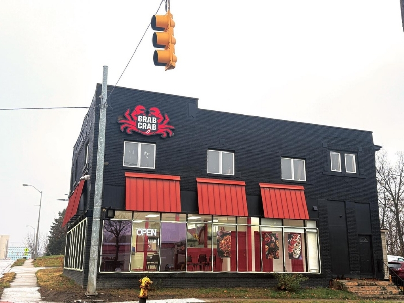 Side exterior of Grab Crab with traffic light at Grab Crab, a Seafood Restaurant in Pontiac