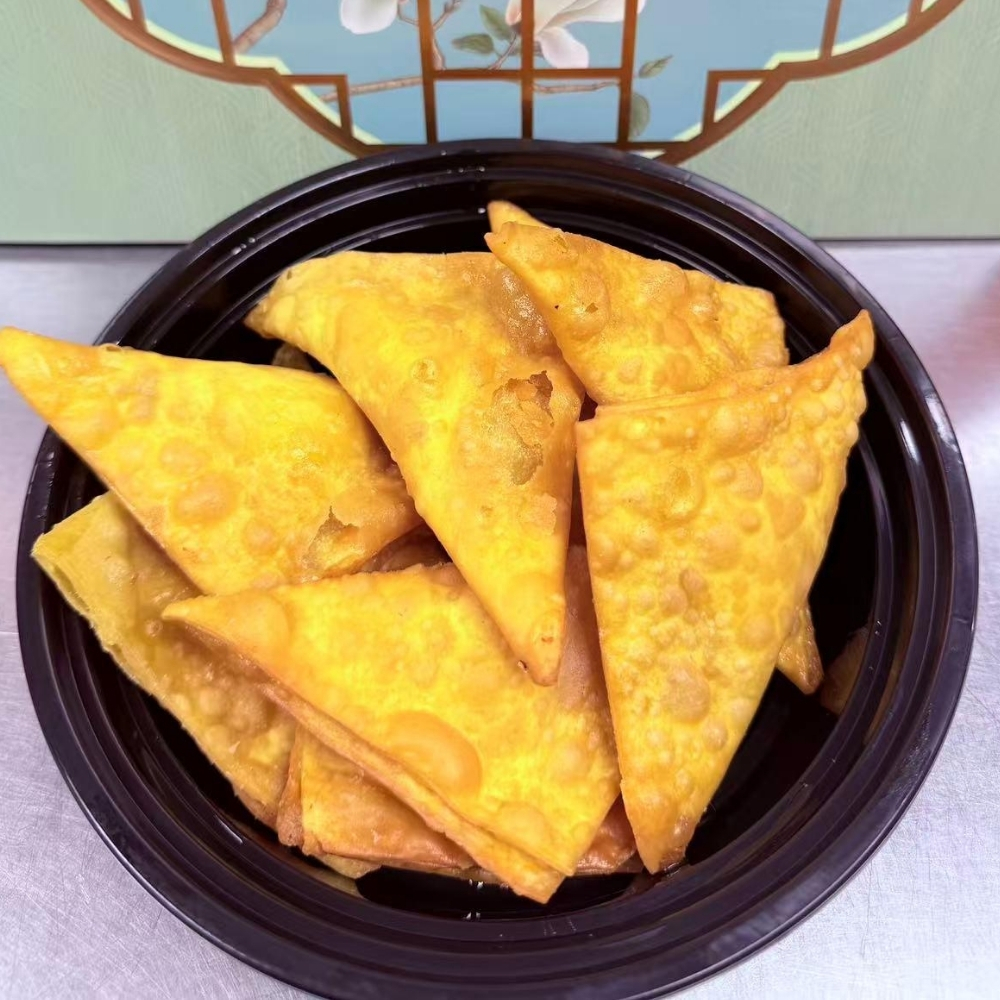 Crispy golden fried triangular pastries in a black bowl at Great China, an Chinese Restaurant in Naugatuck