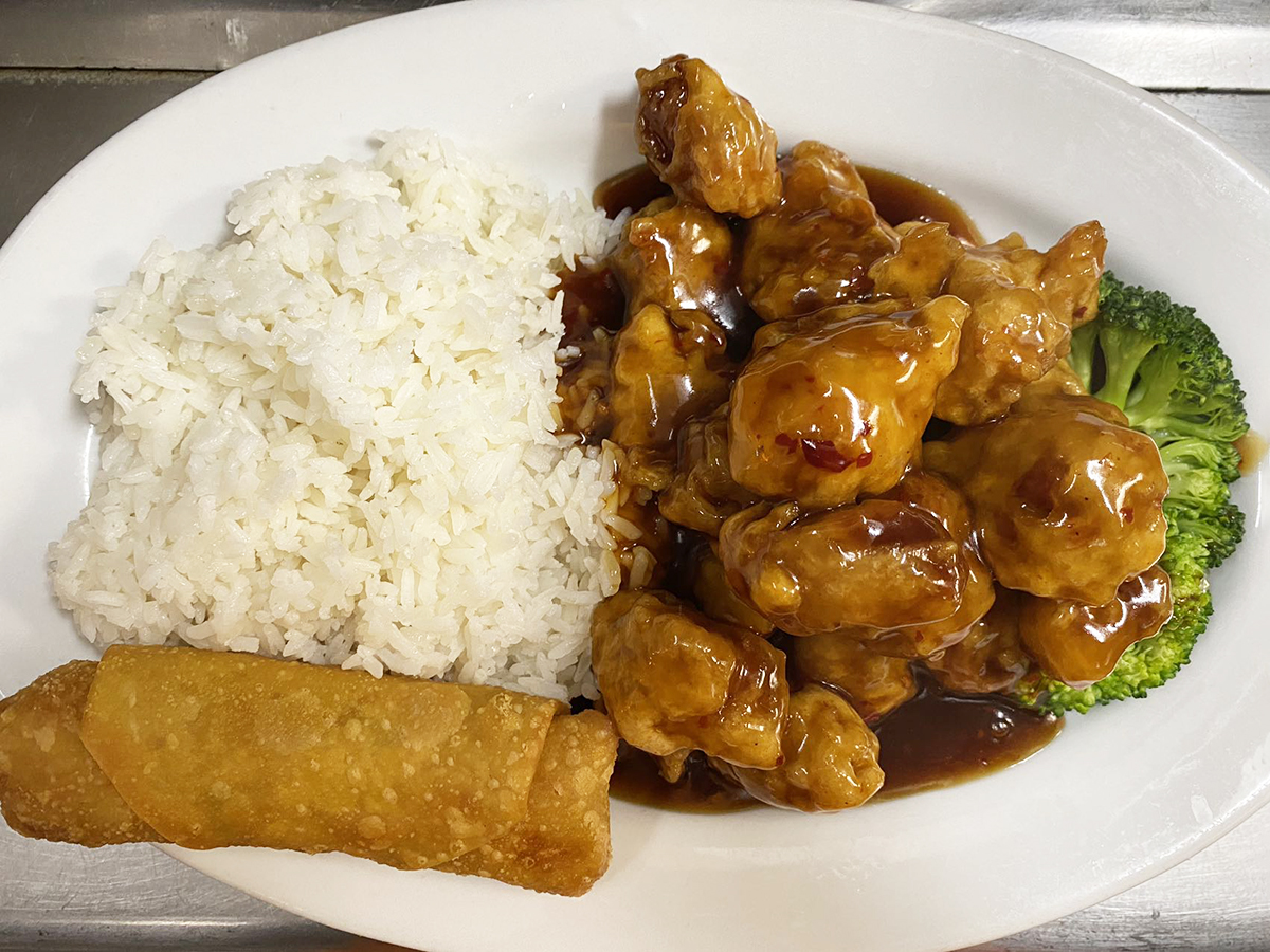 General Tso's Chicken at Great Dragon，a Chinese Restaurant in Ashland