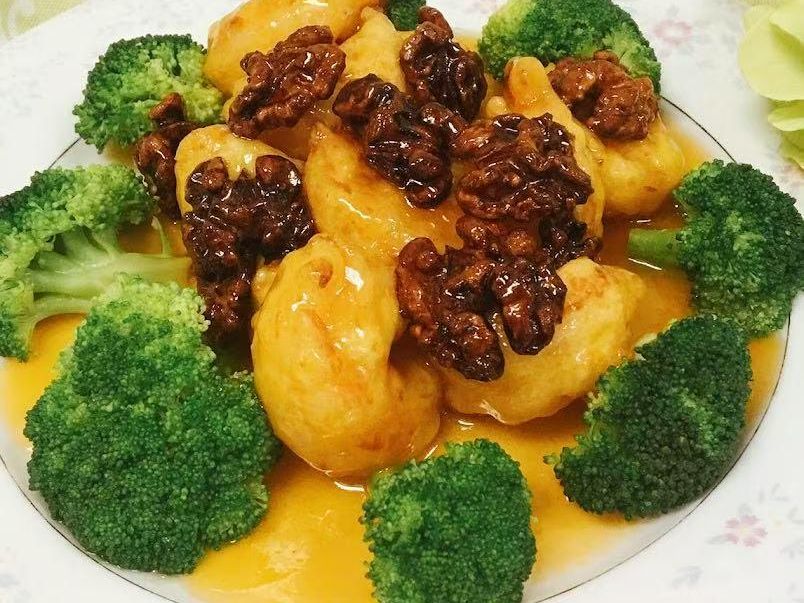 Honey walnut shrimp with broccoli and sauce at Green Heaven - Chinese Restaurant in Holmes