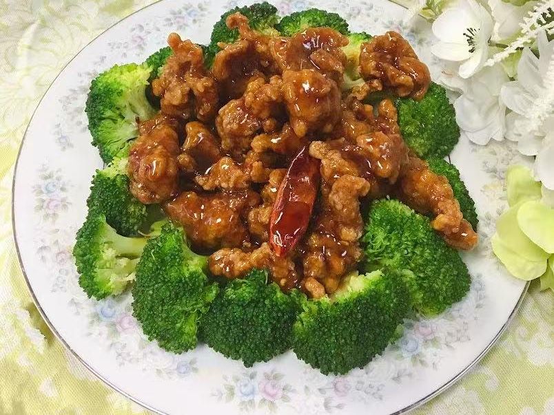 General Tso's chicken with broccoli and chili at Green Heaven - Chinese Restaurant in Holmes
