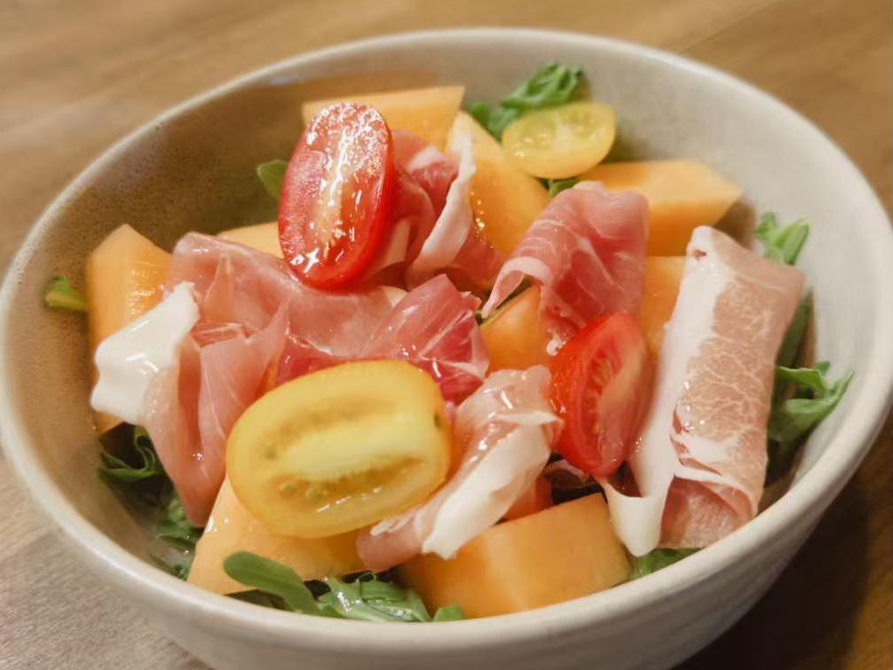 Prosciutto e melone with tomatoes at Hakkai Nigiri Bar & Tapas, a Japanese Restaurant in San Carlo